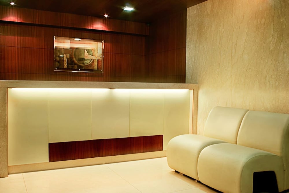 Фото Lucky Hotel Bandra