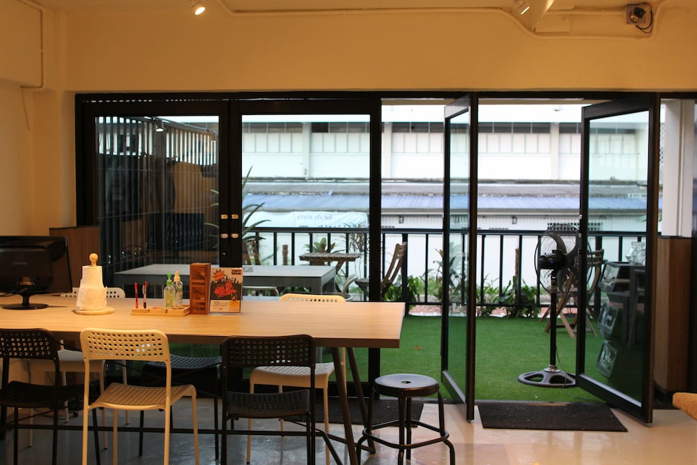Фото Mad Monkey Bangkok Hostel - Adults Only