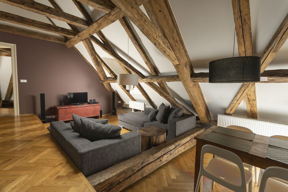 Фото Three Golden Crowns Apartments