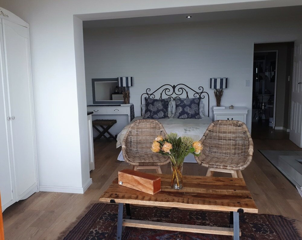 Фото Kleinzee Oceanfront Guesthouse