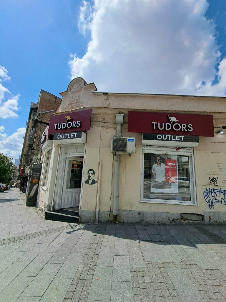 Clothing store Tudors outlet, Belgrade, photo
