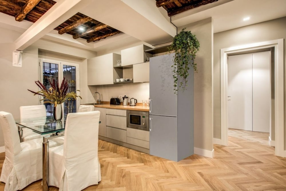 Фото Trevi Fountain Superior 3 bdr apartment