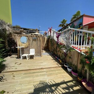 The Cherry Beach Club (Antalya, Konyaalti, Akdeniz Boulevard), cafe