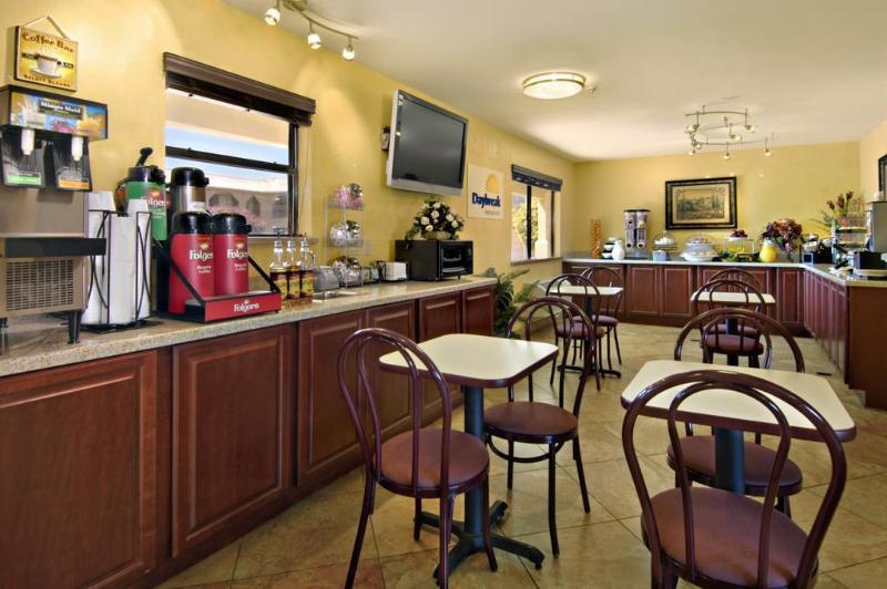 Фото Days Inn by Wyndham Rio Rancho