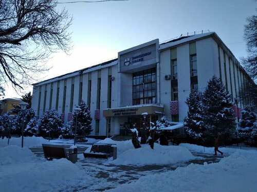 Фотосурет әйелдерді саяжайда аңдыды