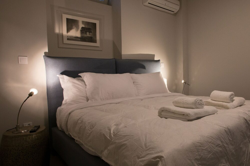 Фото Sophisticated Apartment in Syntagma by Ghh