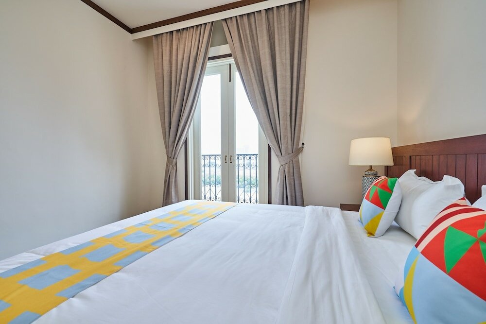 Фото Oyo Home 44077 The Platinum Hotel & Suites- King