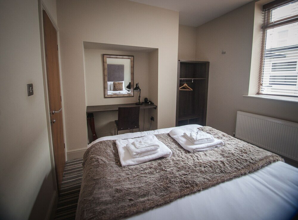 Фото 50 Bootham Crescent