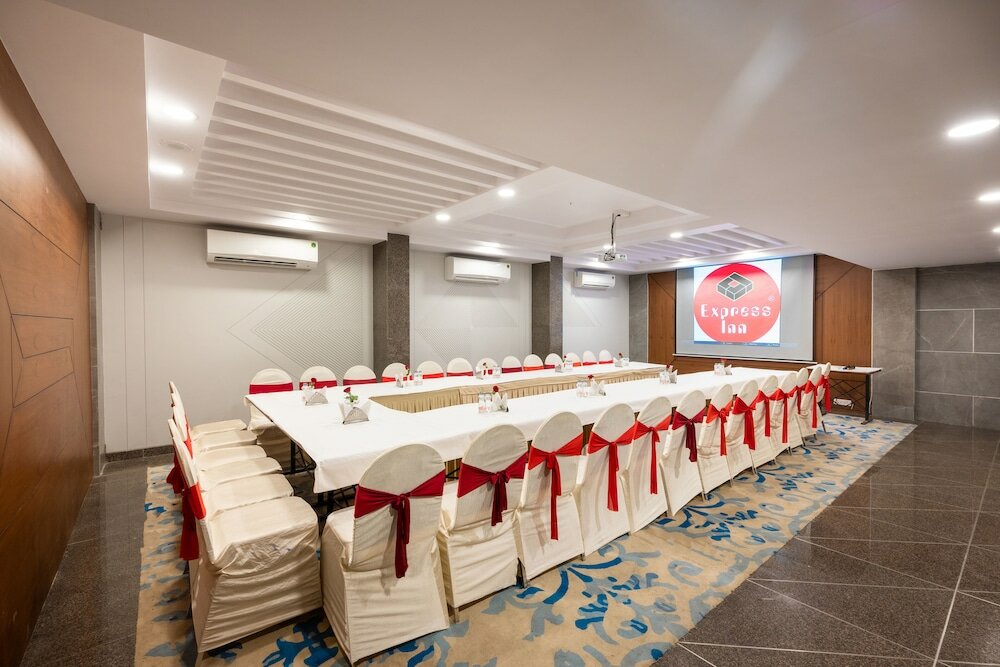 Фото Hotel Express Inn