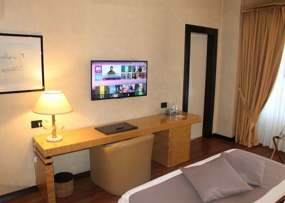 Фото Hotel De La Ville Avellino
