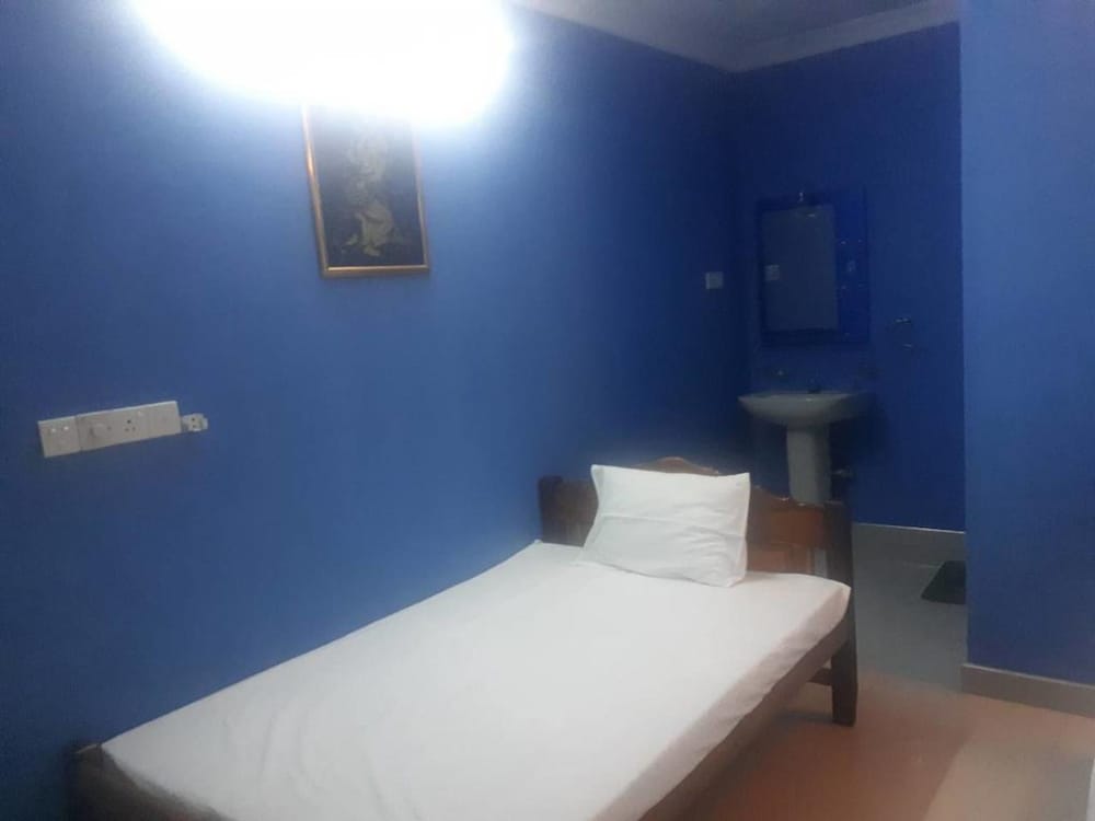 Фото Hotel Chathuna