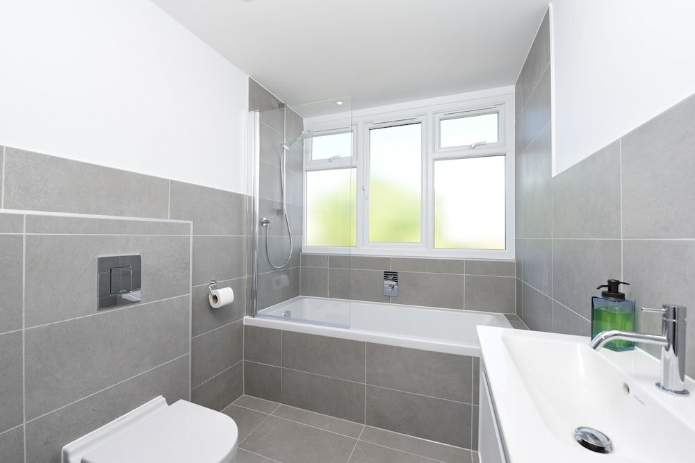 Фото The Glasshouse Apartments