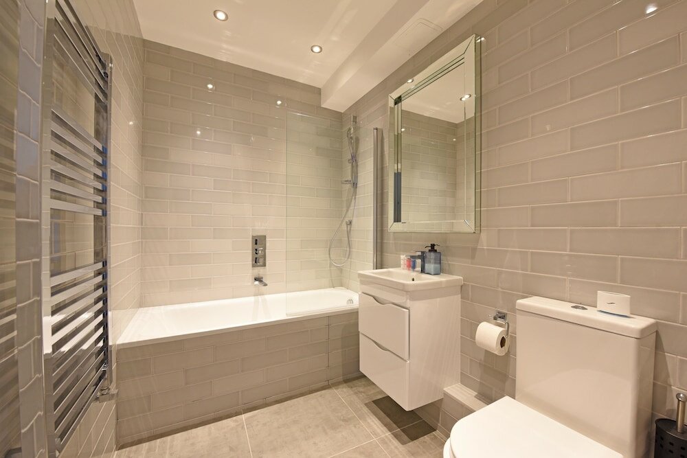 Фото The Glasshouse Apartments