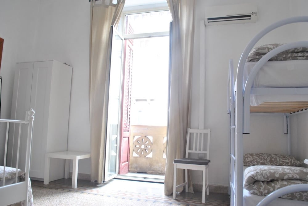 Фото Sunrise Hostel & Rooms