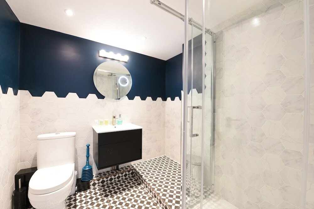 Фото Stylish & Spacious Deluxe Apartments near Victoria Station