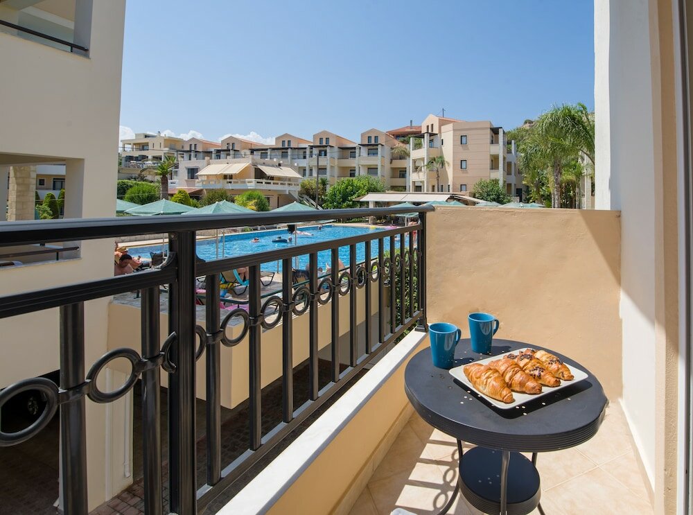 Фото Gianthea Studios and Apt