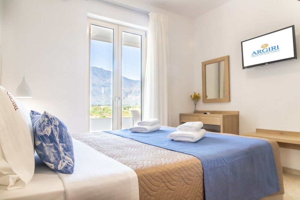 Фото Arigiri Apartments & Suites