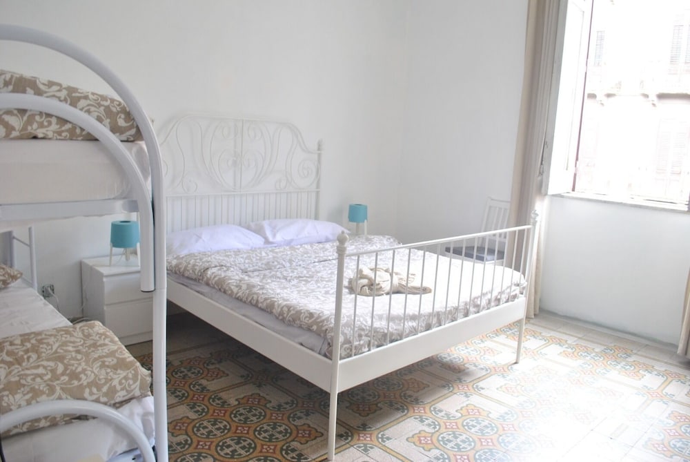 Фото Sunrise Hostel & Rooms