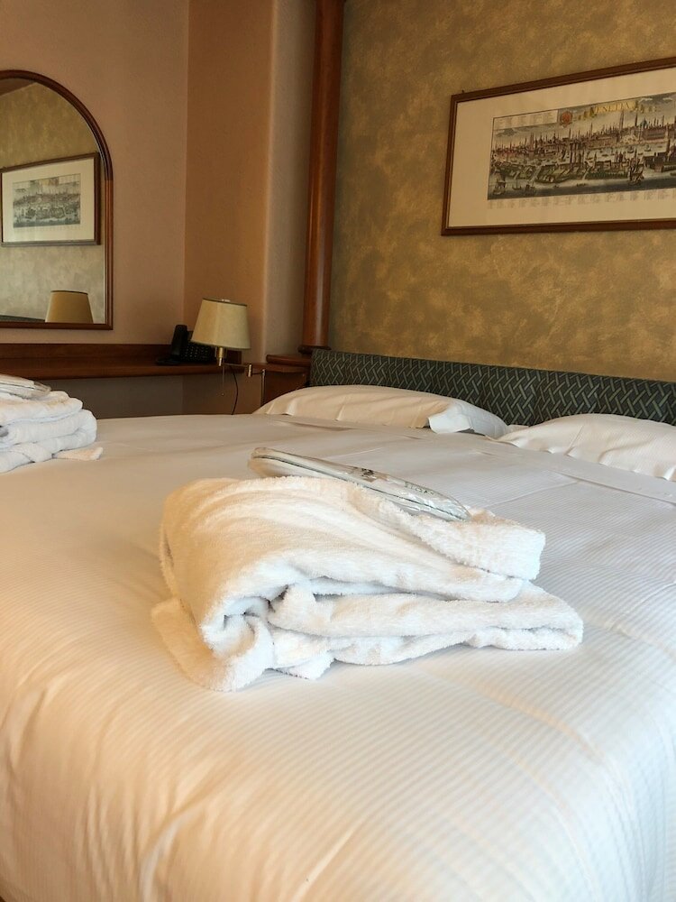 Фото Crystal Hotel Varese