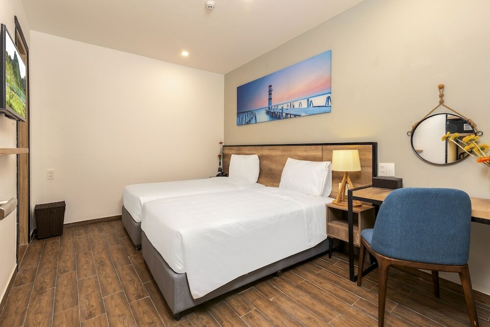 Фото Golden Lotus Central Hotel