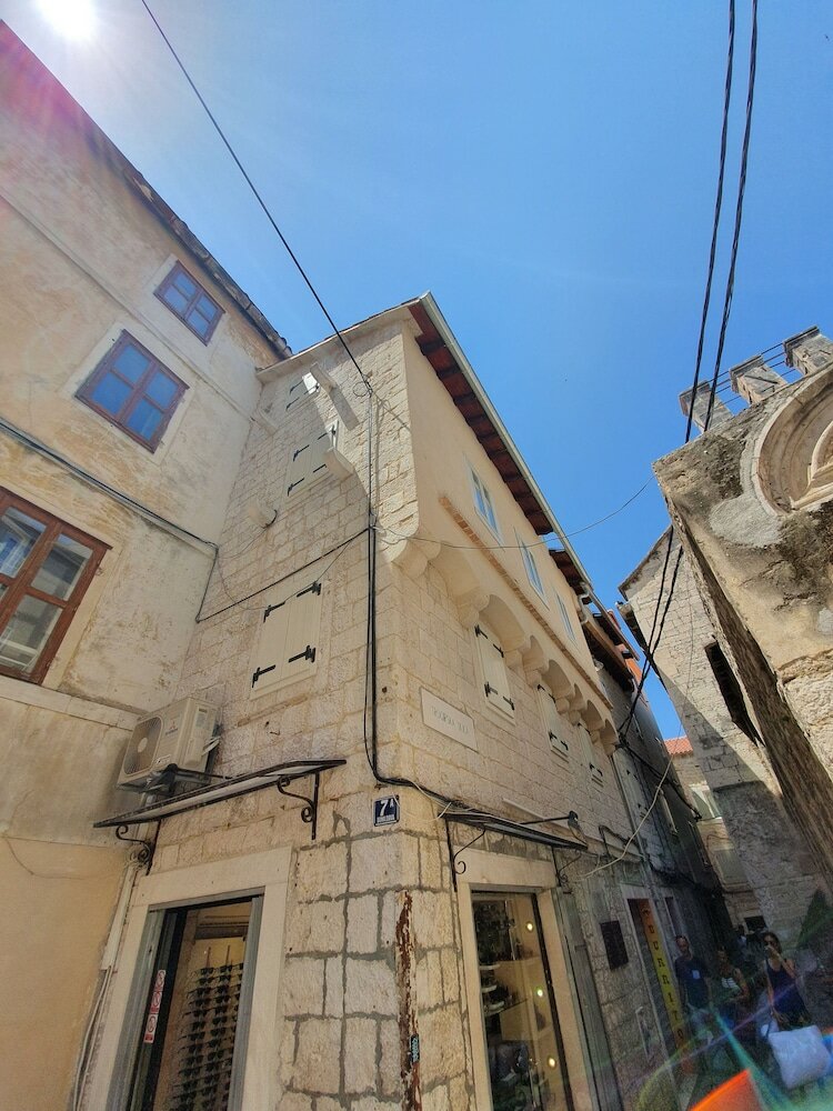 Фото The Suites at Central Split