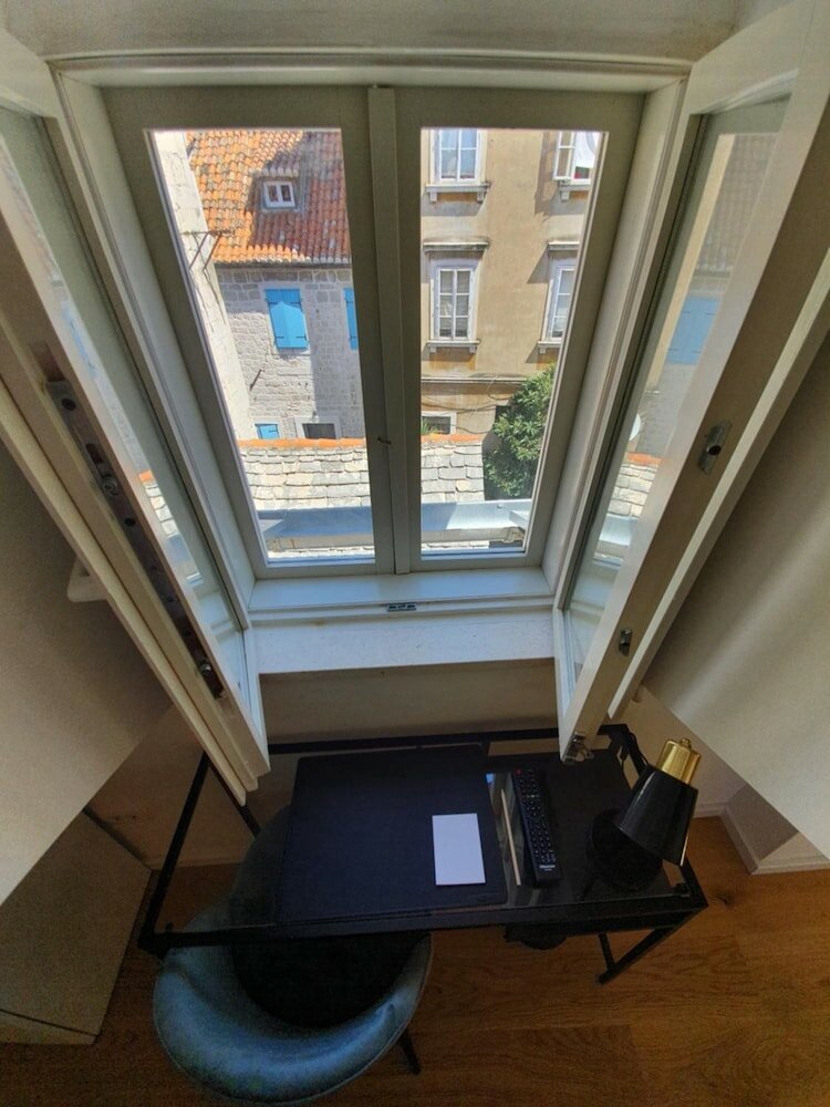 Фото The Suites at Central Split