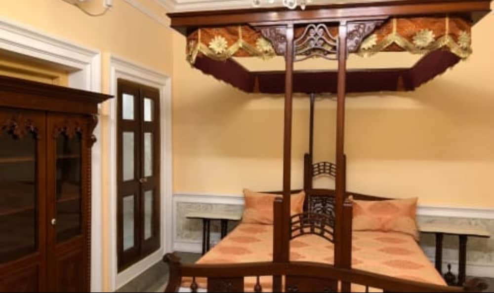 Фото Cossimbazar Palace of the Roys Rajbari