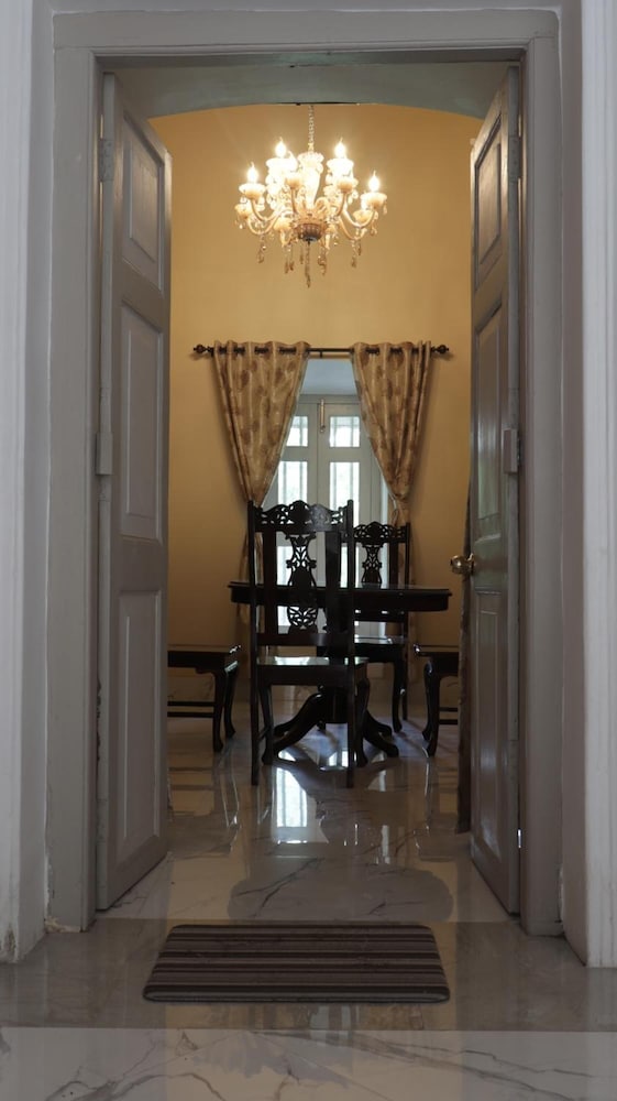 Фото Cossimbazar Palace of the Roys Rajbari