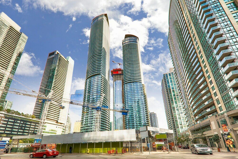 Фото Skytrees Condos at Union Station