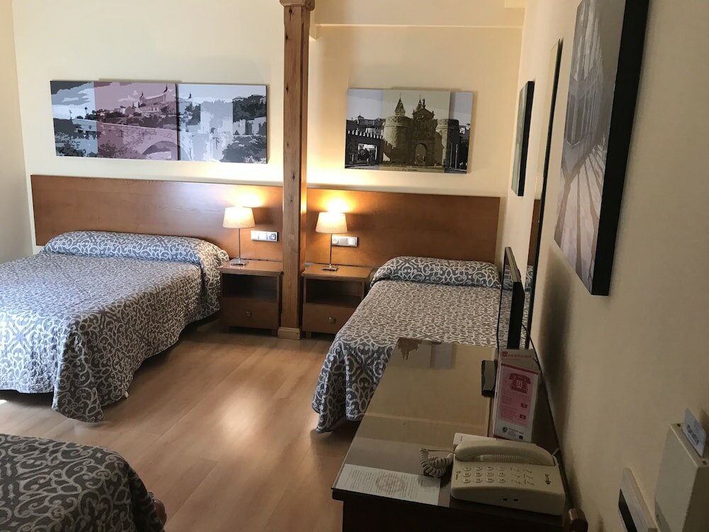 Фото Hostal Santo Tomé