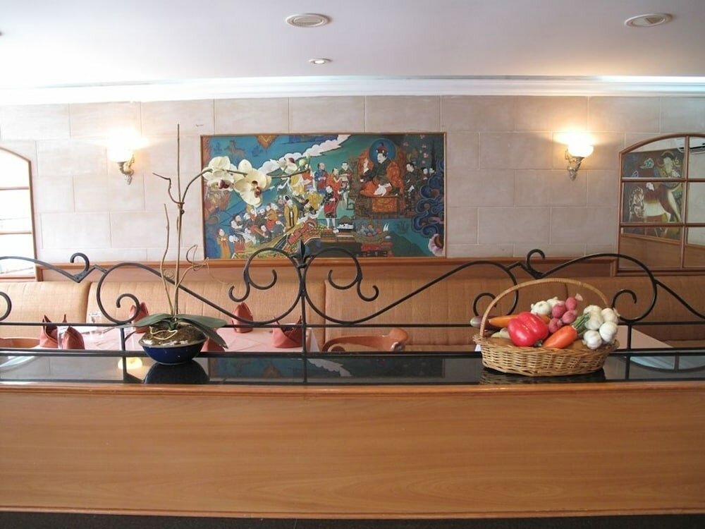 Фото Hotel Jumolhari