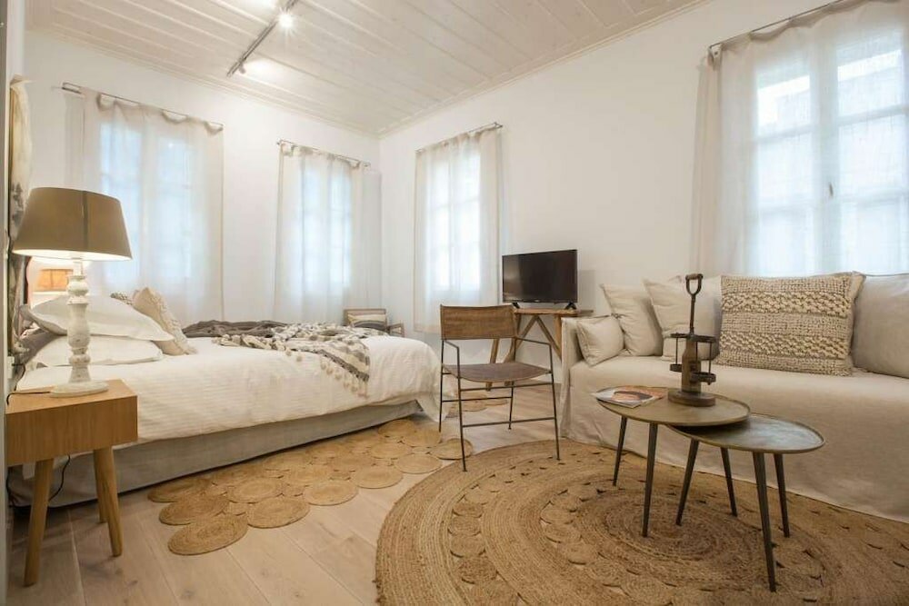 Фото Amymone Suites