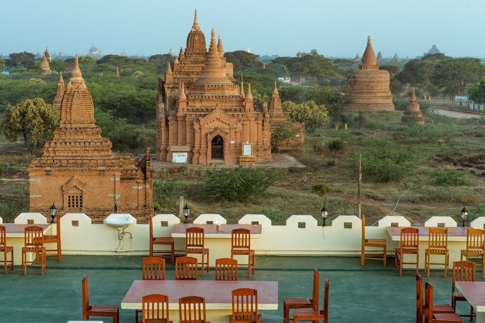 Фото отеля 1