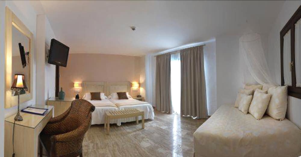 Фото Hotel Doña Lola Zahara