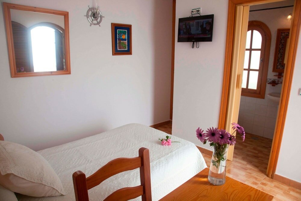 Фото Hostal Mar de Frente