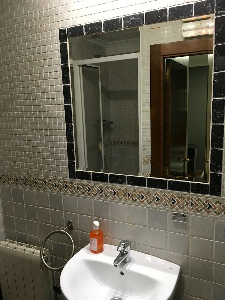 Фото Pensión La Bilbaina - Albergue Logroño