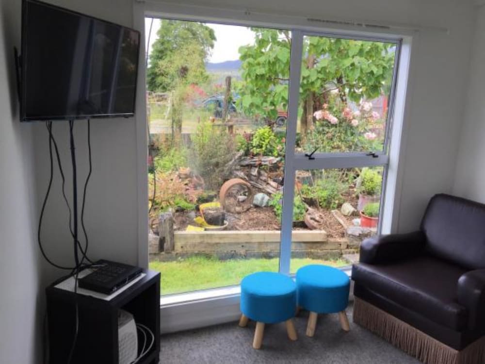 Фото Kokatahi Valley Country Inn