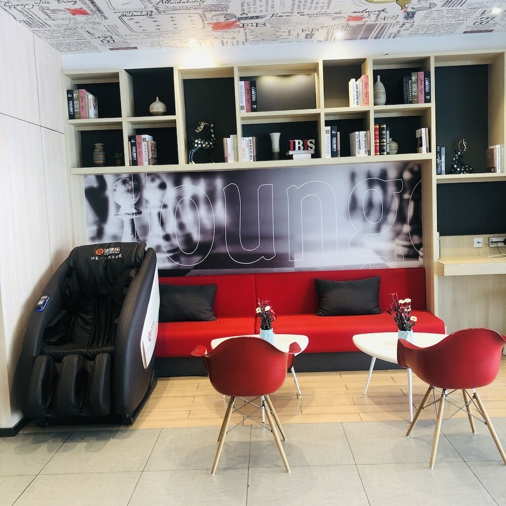 Фото Ibis Chengdu East Railway Station Hotel