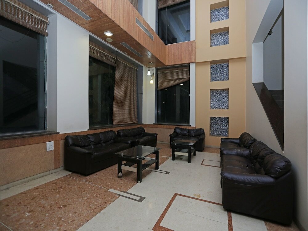 Фото Oyo 6401 The Neelam Executive