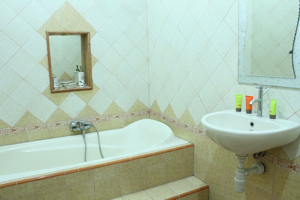 Фото Marry Ind Vila & Guest House Gunung Kawi Malang