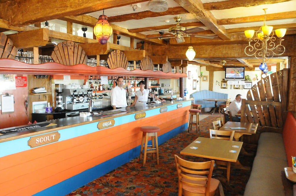 Фото The Dolphin Hotel