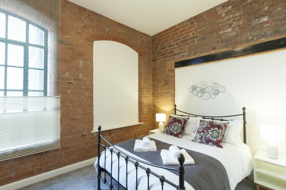 Фото Raleigh Square Apartments