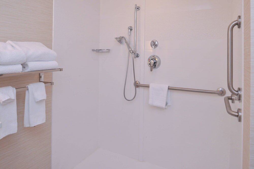 Фото Fairfield by Marriott Inn & Suites Plymouth White Mountains