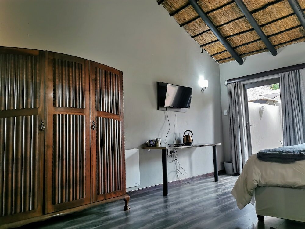 Фото Aerotropolis Guest Lodge