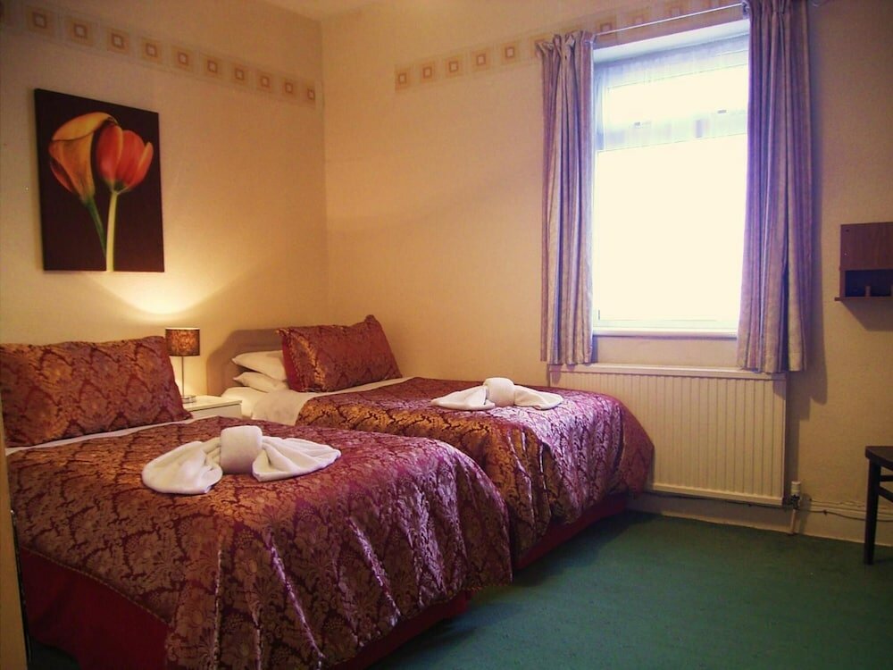 Фото The Ellesmere Hotel