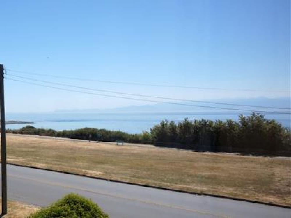 Фото Dashwood Manor Seaside Bed & Breakfast