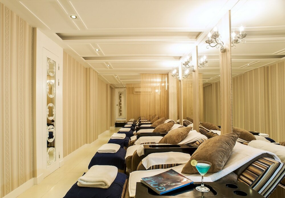 Фото La Passion Classic Hotel