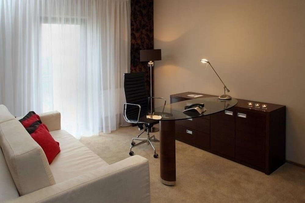 Фото Golden Fish Hotel Apartments