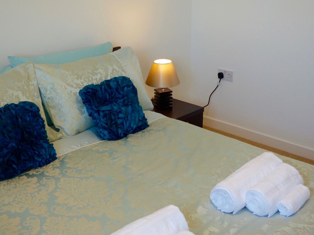 Фото The Barony Suite Apartment