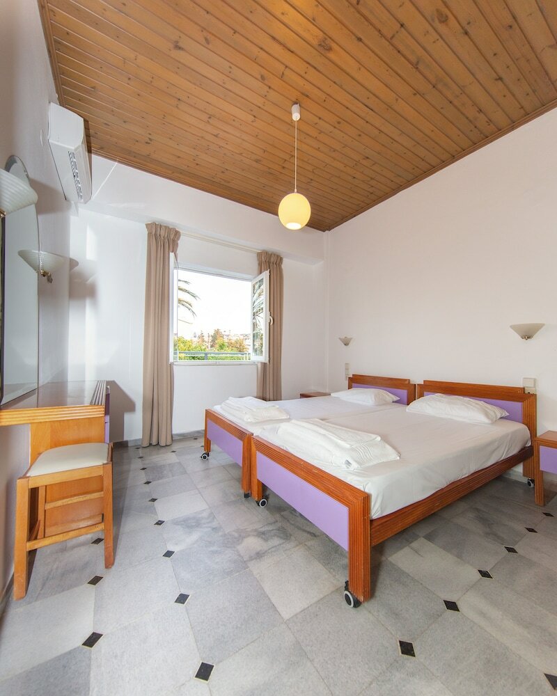 Фото Manias Hotel Apartments